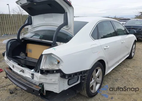 2013 Volkswagen Passat 2.5L Se z USA, uszkodzony, nr VIN 1VWBP7A31DC130859